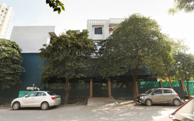 Golden Villa by OYO Rooms