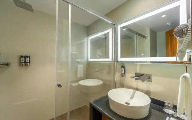 Shyama Sarovar Portico