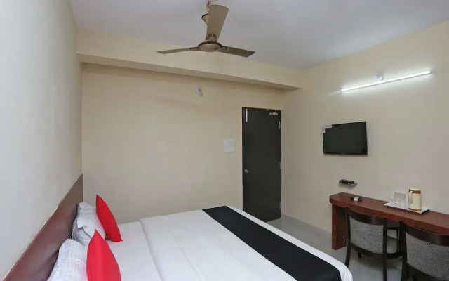 Capital O 37885 Ekamra Inn