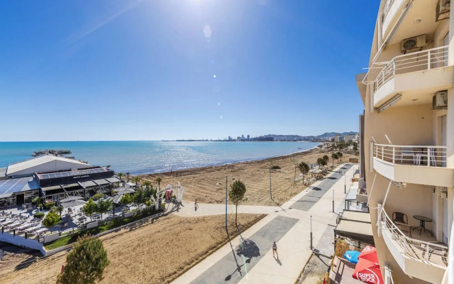 Joe's Seafront Apartment