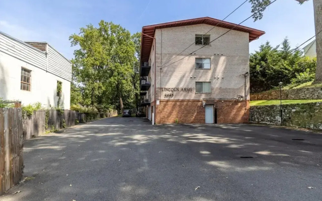 Arlington Convenience Entire 2-br 2-ba in Nova