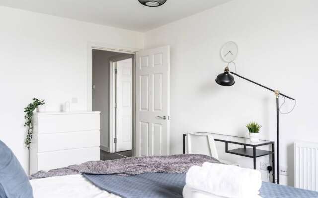 Livestay - One Bed Apt, Free Parking, Sleeps 4