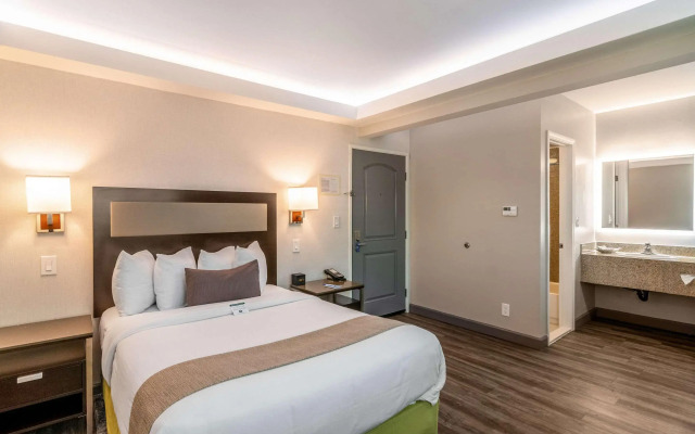 Inn at 50 at Long Beach Convention Center
