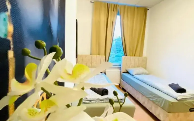 Rooms in Cozy 4BR Shared Apt Central