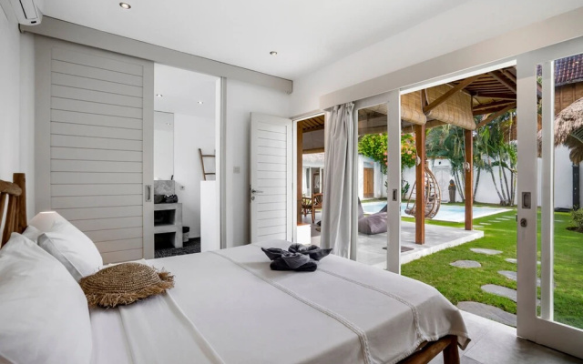Villa Nakal by Alfred in Bali - Tropical Bliss 4BD Villa w Private Pool Oasis – Guest Rooms – Kerobokan Kelod