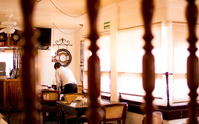 Hotel & Suites Aliana