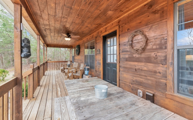 Cabin in the Woods w/ Hot Tub & Games!