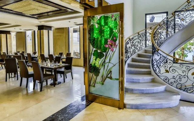 Holiday Beach Hotel Danang