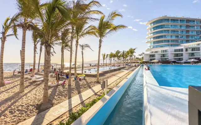 ARIA Residence Beachfront luxury