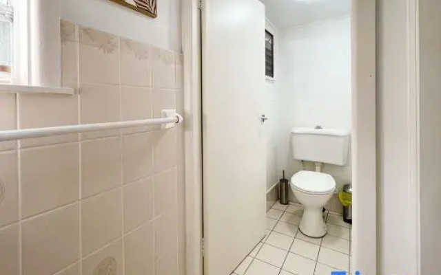 Spacious 4-Bedroom Family Home - Close to Airport & City