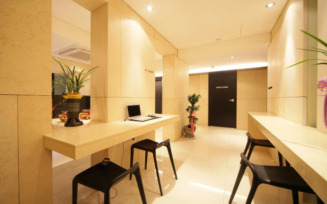 Hotel 2 Heaven Jongno