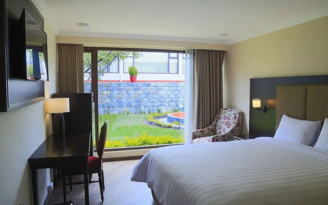 Quindeloma Art Hotel And Gallery