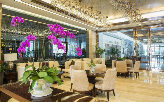 Longjiang Country Garden Phoenix Hotel