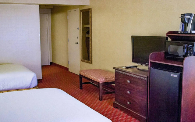 Holiday Inn Roanoke Airport – Conference CTR by IHG