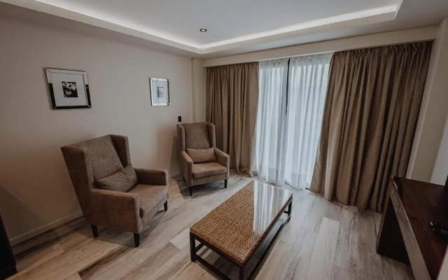 La Urumpta Hotel, AKEN MIND