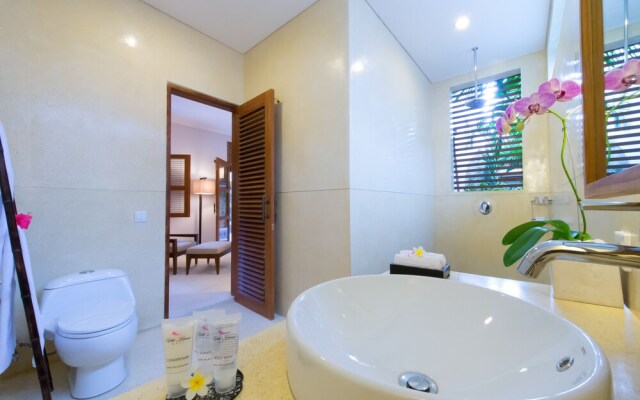 Villa 3br -100m to Kudetaseminyak Beach