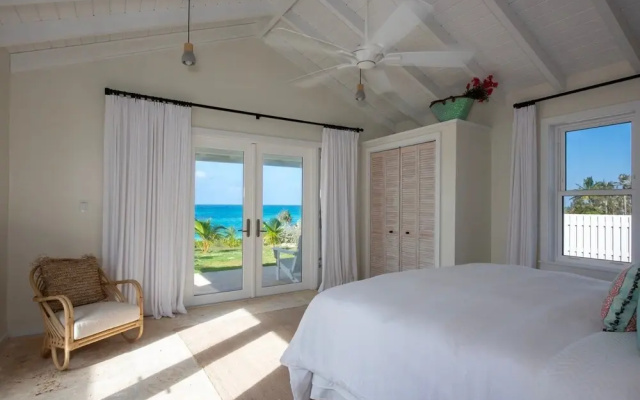 Cricket Beach House-luxurious Beachfront House 5 Bedroom Home