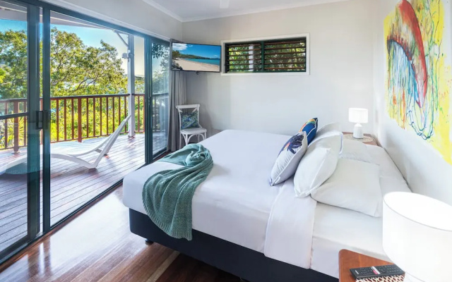 Casuarina Cove 16 Ocean View Deluxe Refurbished 3 Bedroom House Near Marina With Golf Buggy – Guest Rooms – Hamilton Island