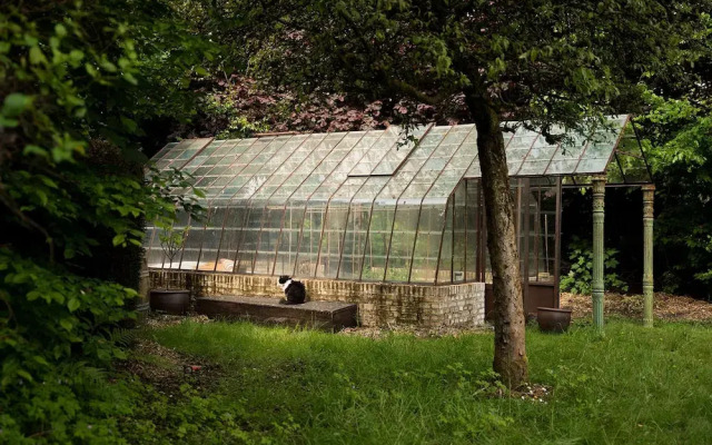 La Petite For t Antique Countryside Greenhouse