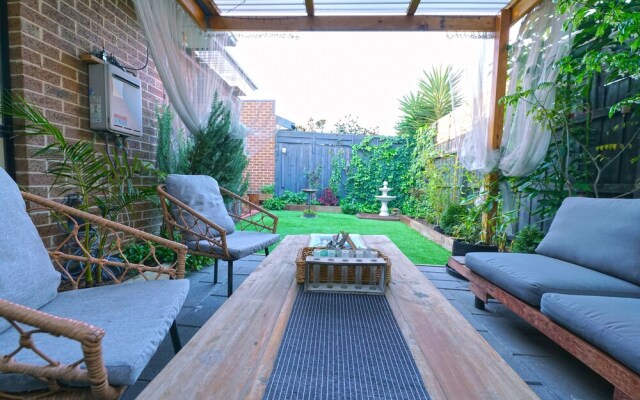 Self-contained Retreat 3BR WiFi Parking