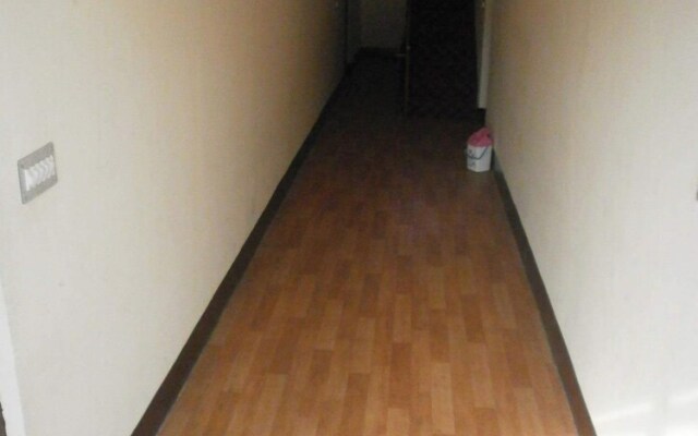 Goroomgo Ameera Srinagar