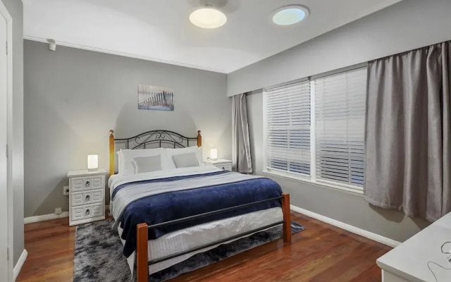 Kohi Family Home- Netflix & Gardens View
