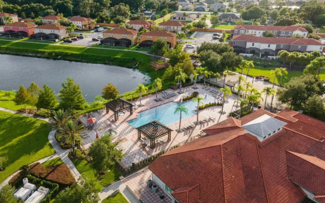 Themed Bedrooms and Large Pool