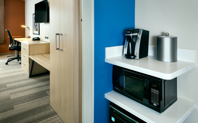 Holiday Inn Express & Suites Medford by IHG