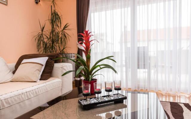 Kristina Apartments