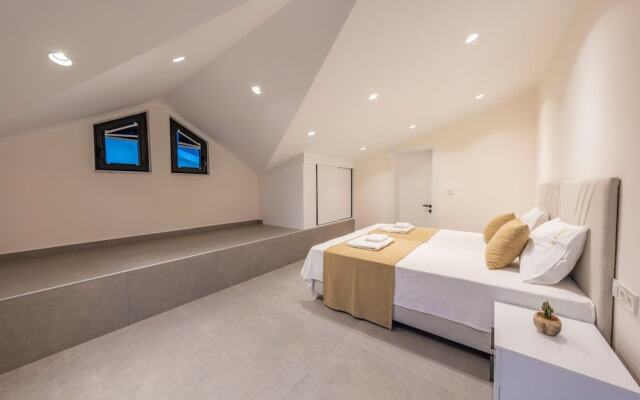 Luxury 4-bed Villa With Private Pool and Jacuzzi