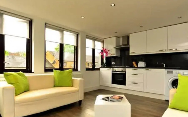 W14 Apartments - Battersea Apartment