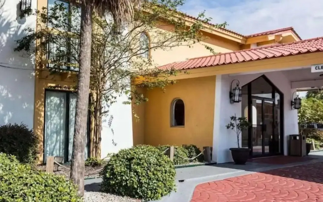 Sunrise Inn & Suites