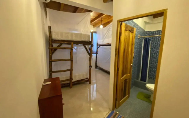 Hidden House Hostel Montañita