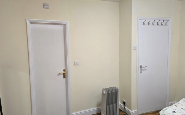 Central 1 Bed Apartment - Sleeps 2 With Wifi