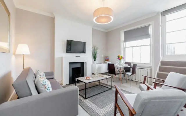 Kensington Apartment with terrace