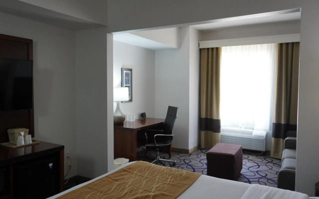 Comfort Inn & Suites Frisco - Plano