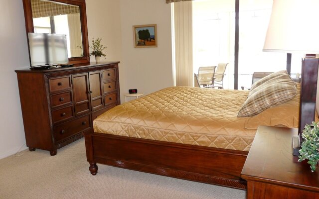 Unique Waterfront Home With Pool, spa and Guesthouse