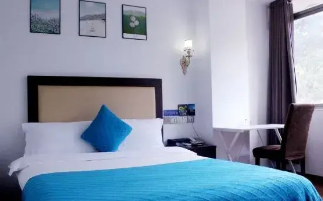 Summer Hotel