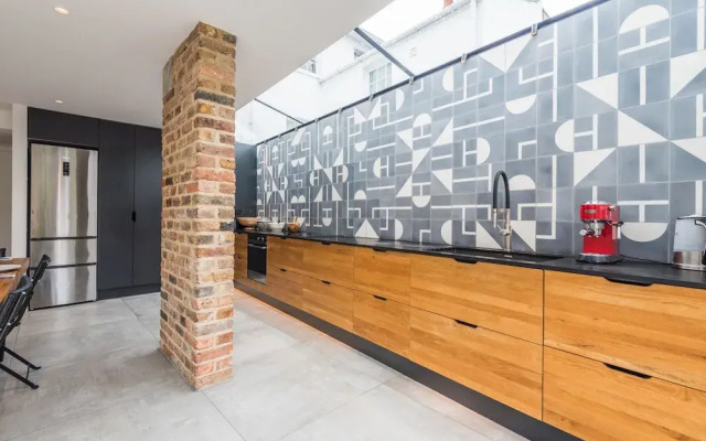 Beautiful Chiswick Home With Garden