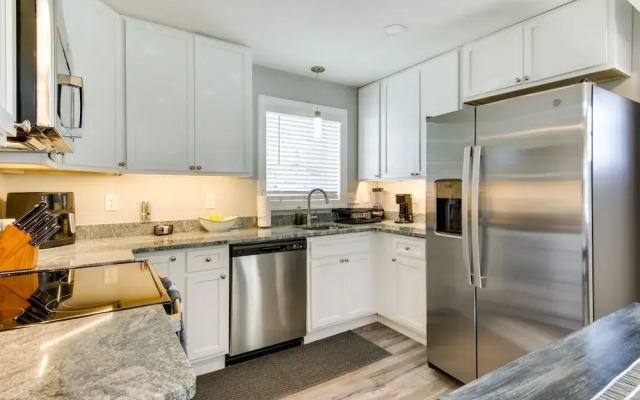 Updated Home - Walk to Salisbury University!