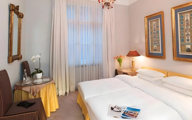 Opera Hotel