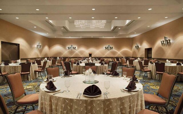 Embassy Suites Phoenix - Tempe