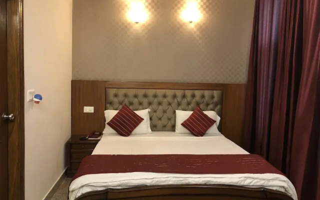 OYO Rooms Near Huda City Centre