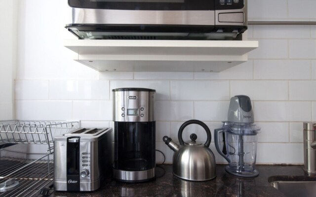 Artsy 3BR in Monkland Village by Host Kick