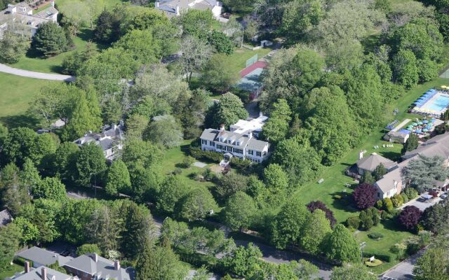 Village Latch Inn Hotel