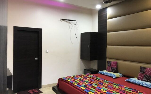 OYO 27864 Hotel Samrat