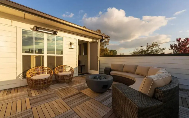 Luxurious Midtown Home Rooftop Views by Silverx