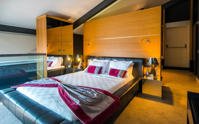 Vernazza Suites Hotel