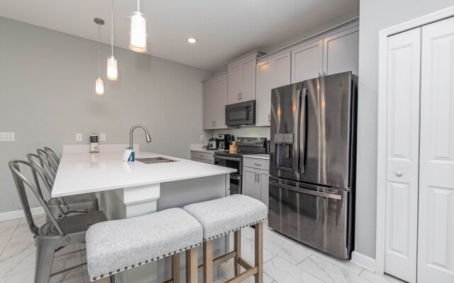 Tvpm-4263pd/sl 5 Bedroom Townhouse by RedAwning