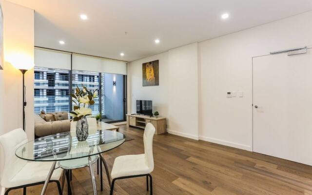 New Bright Apartment In Waterloo Near Park